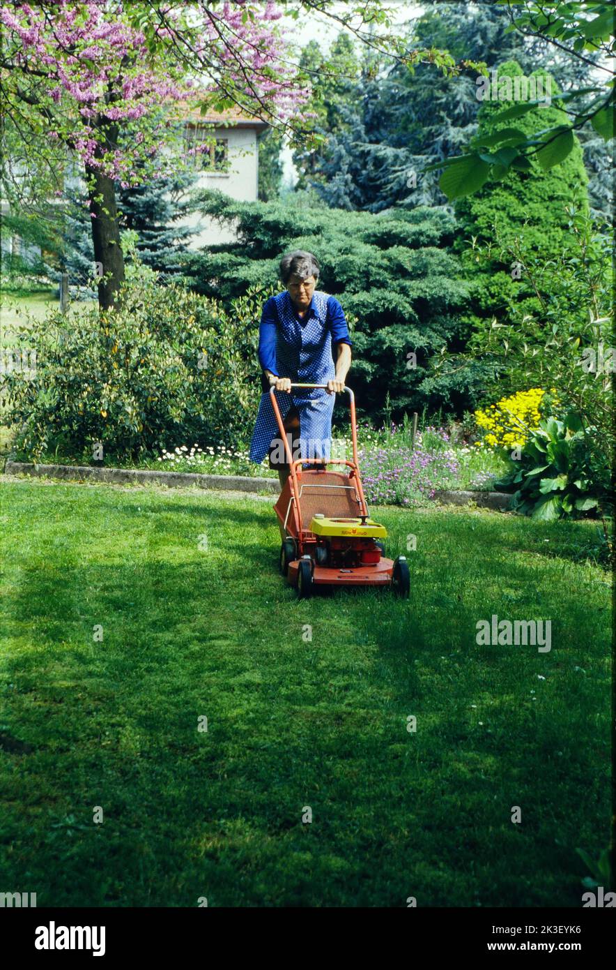 Vintage lawnmower hi-res stock photography and images - Page 2 - Alamy