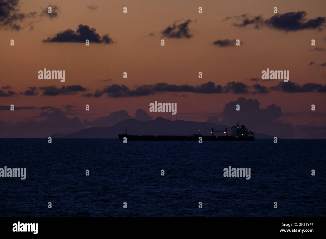 Ships on horizon impressive hi-res stock photography and images - Alamy