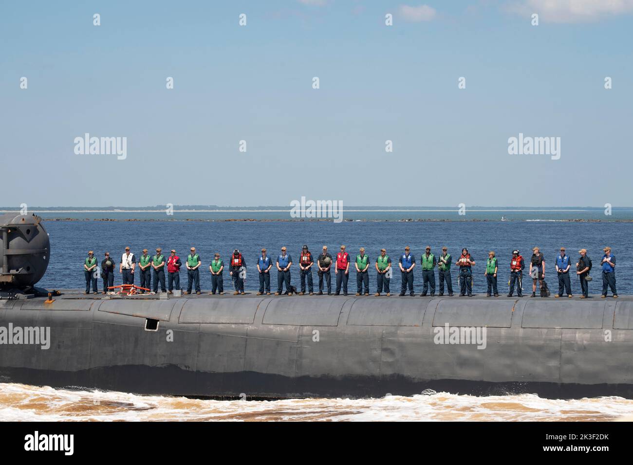 Kings Bay, United States. 22 September, 2022. U.S. Navy sailors man the rails on the hull of the nuclear-power Ohio-class guided-missile submarine USS Georgia as it returns to its homeport at Naval Submarine Base Kings Bay September 22, 2022 in St Marys, Georgia. Credit: MCS Ashley Berumen/U.S. Navy/Alamy Live News Stock Photo