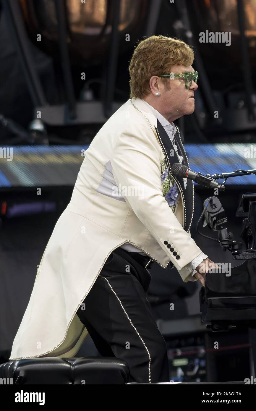 LONDON, ENGLAND: Elton John performs at the British Summertime Festival during his Farewell Yellow Brick Road tour in Hyde Park. Featuring: Elton John Where: London, United Kingdom When: 24 Jun 2022 Credit: Neil Lupin/WENN Stock Photo