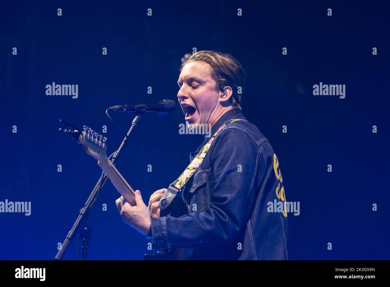 Glasgow, Scotland, 26th September 2022, Ezra performing at OVO