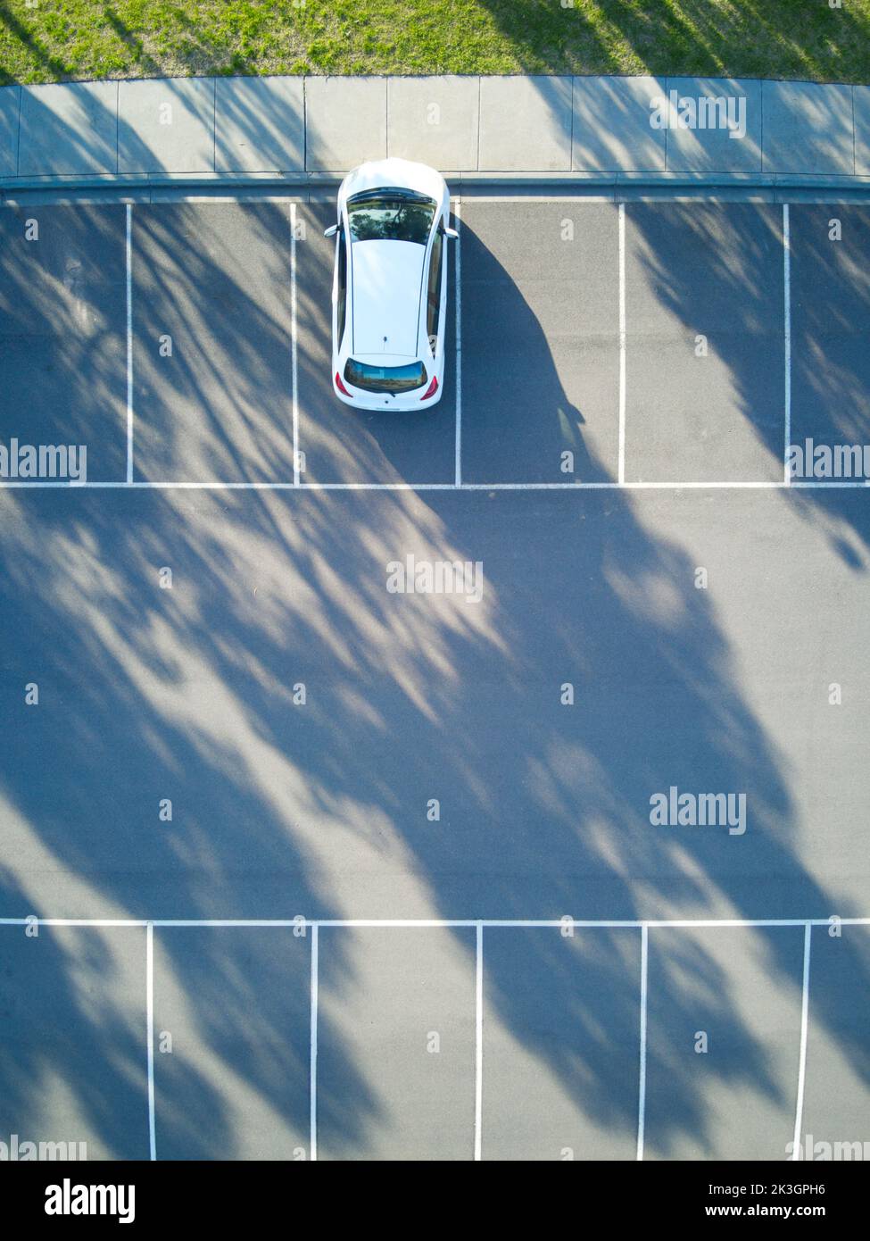 In a parking space hi-res stock photography and images - Alamy