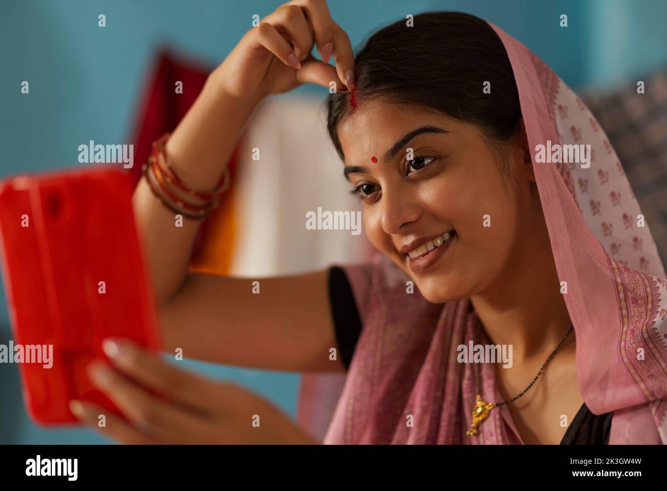 Portrait of Bihar woman applying sindoor on forehead Stock Photo
