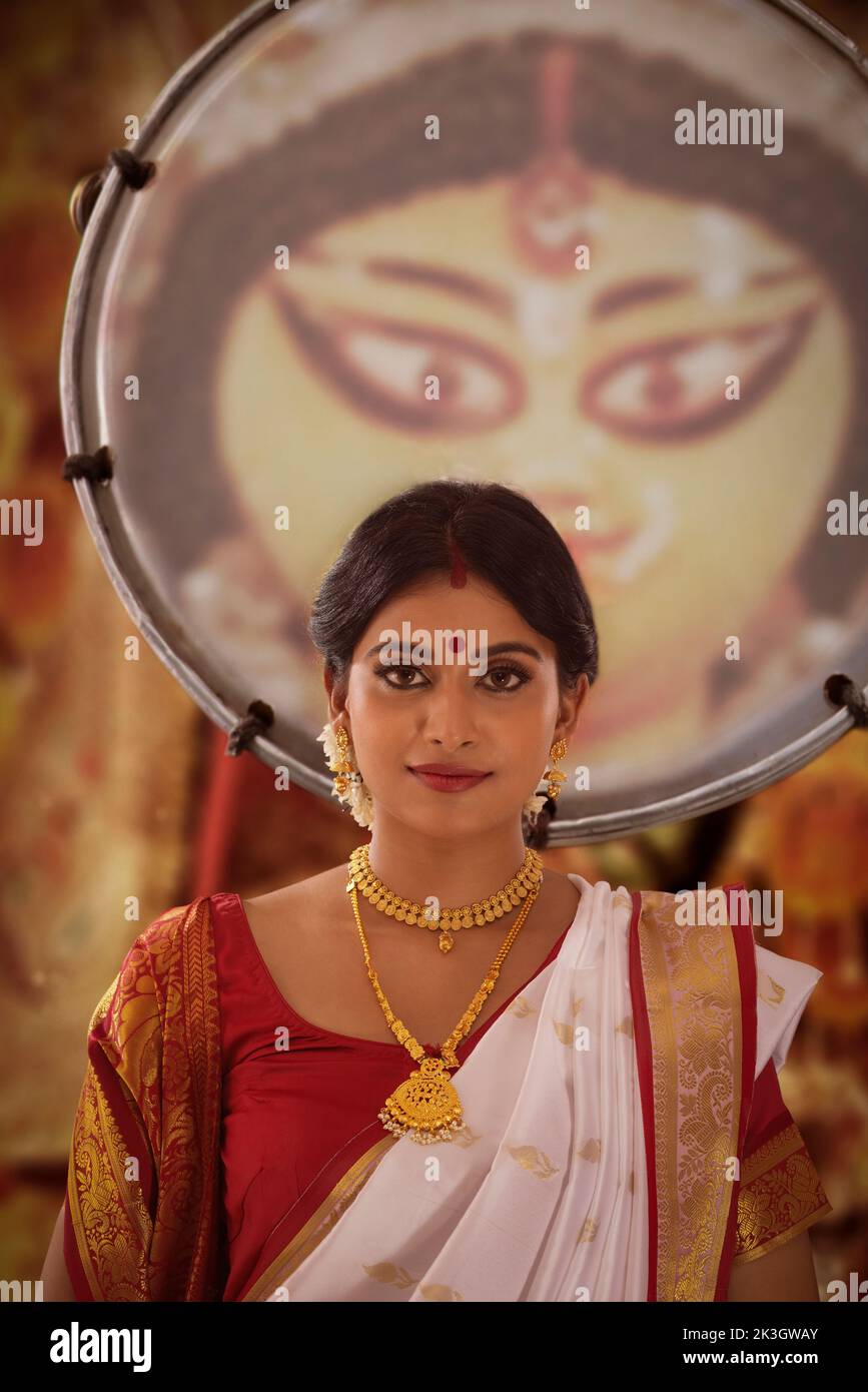 Bengali woman standing front of goddess durga Stock Photo Alamy