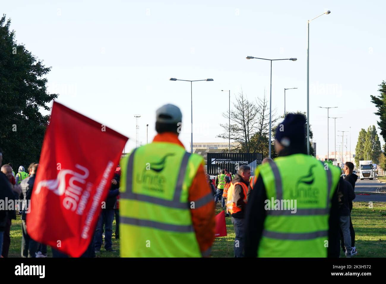 Members of the Unite union man a picket line at one of the entrances to the Port of Felixstowe in Suffolk in a long-running dispute over pay. Around 1,900 union members at the port are walking out for a second time, until October 5, following an eight-day stoppage last month. Picture date: Tuesday September 27, 2022. Stock Photo