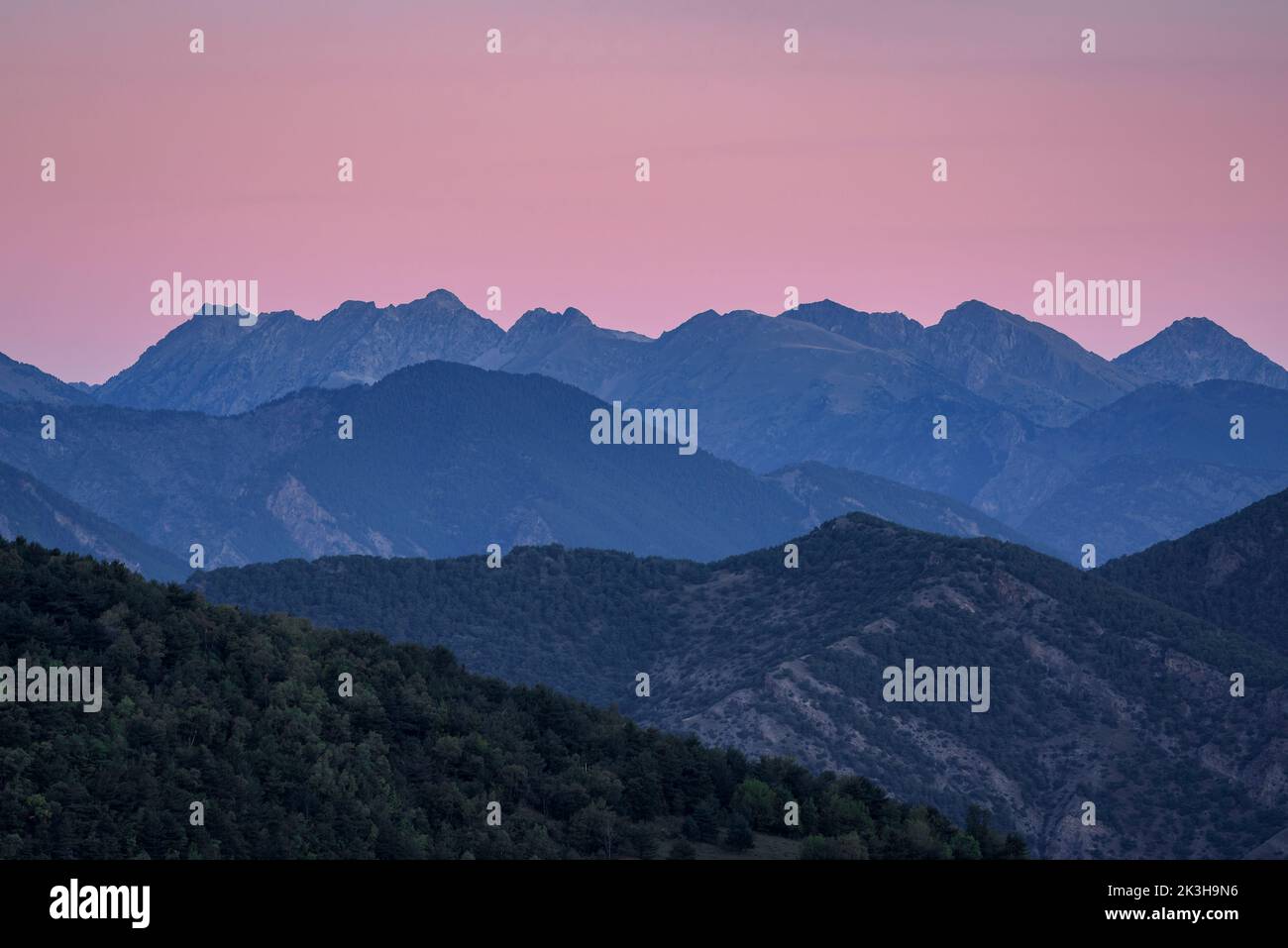 Sunrise over the mountains of the Aigüestortes i Estany de Sant Maurici National Park, seen from Alendo, in the Alt Pirineu natural park (Pyrenees) Stock Photo