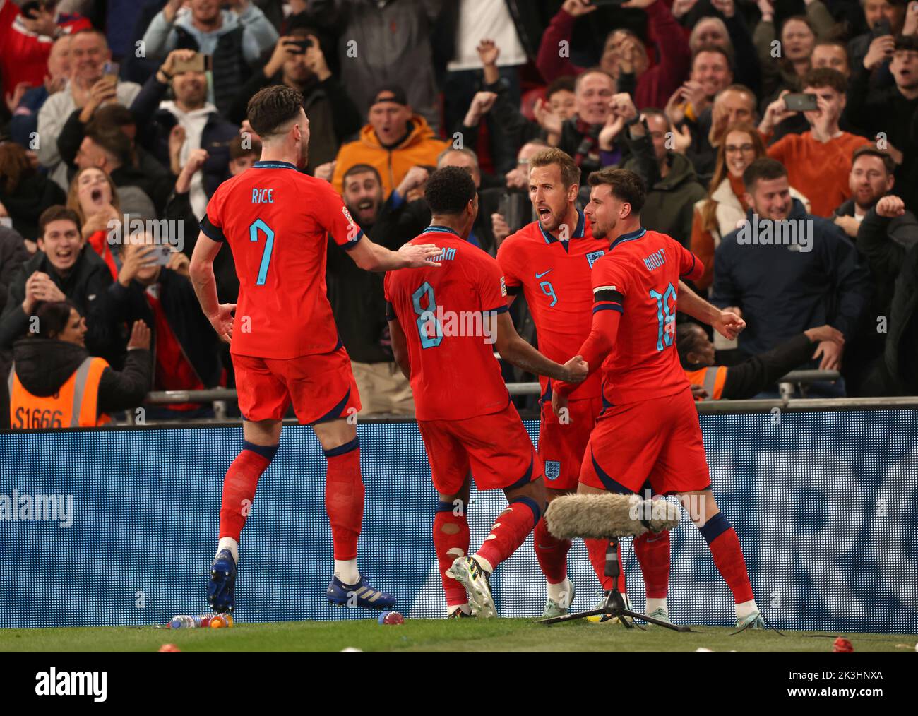 London, UK. 26th Sep, 2022. Harry Kane (England) celebrates scoring the third England goal, with Mason Mount (England), Jude Bellingham (England) and Declan Rice (England) at the England v Germany UEFA Nations League Group A3 match at Wembley Stadium, London, UK on 26th September 2022. Credit: Paul Marriott/Alamy Live News Stock Photo