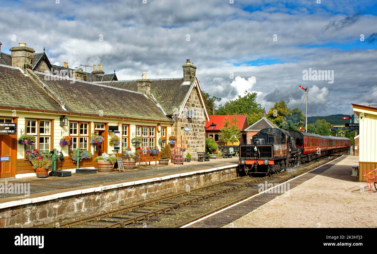 STRATHSPEY STEAM RAILWAY AVIEMORE SCOTLAND A TRAIN APPROACHING BOAT OF