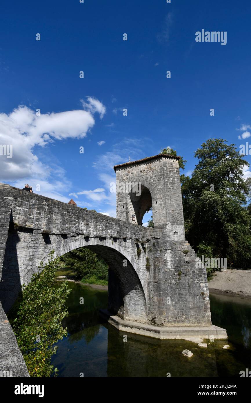 Sauveterre-de-Bearn, Pont de la Legende over the gave d'Oloron (Camino de Santiago) Stock Photo