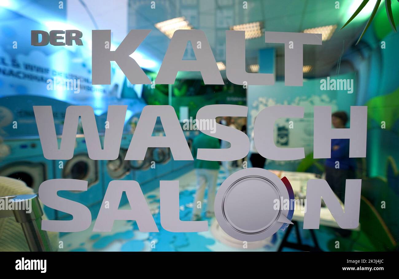 Hamburg, Germany. 27th Sep, 2022. "The cold laundromat" is written on