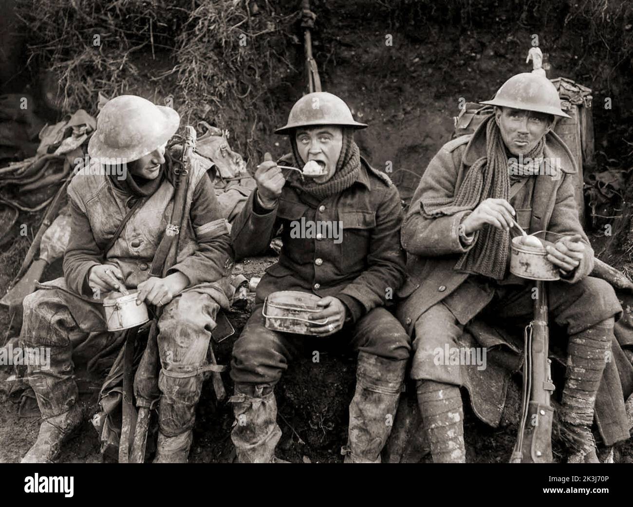 Hot A Rations British soldiers eat hot rations in the Ancre Valley in the midst of ...
