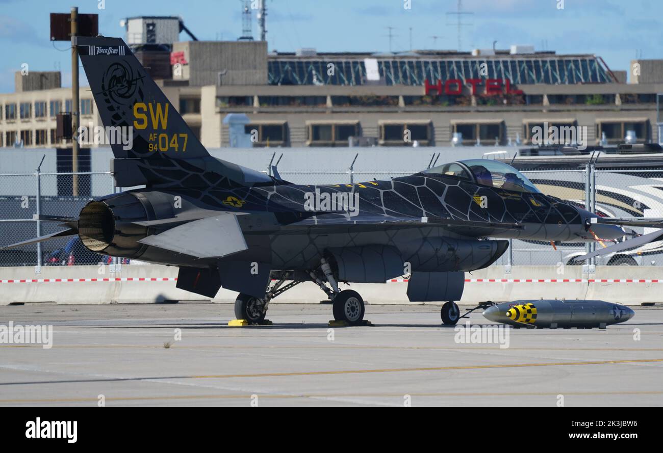 F 16 Viper Demo Team At An Airshow Stock Photo Alamy F 16 Viper Demo Team At An Airshow Stock Photo Alamy