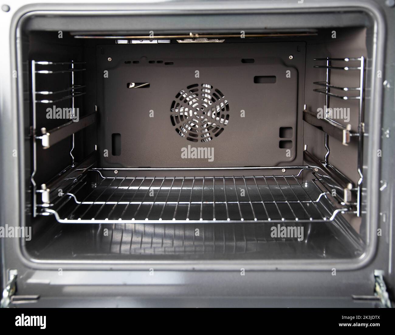 Modern electric oven with telescopic rails, top and bottom heat