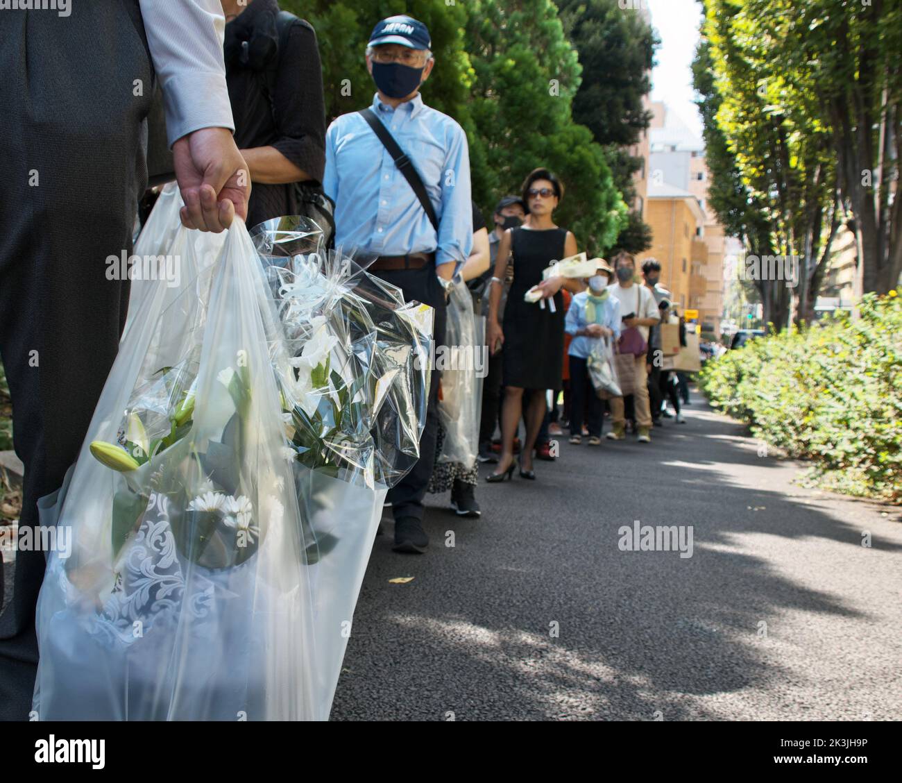 Tokyo, Japan. 27th Sep, 2022. People line up to offer flowers at the altar outside Nippon Budokan during state funeral of late former Japan's Prime Minister Shinzo Abe in Tokyo, Japan on Tuesday, September 27, 2022. Photo by Keizo Mori/UPI Credit: UPI/Alamy Live News Stock Photo