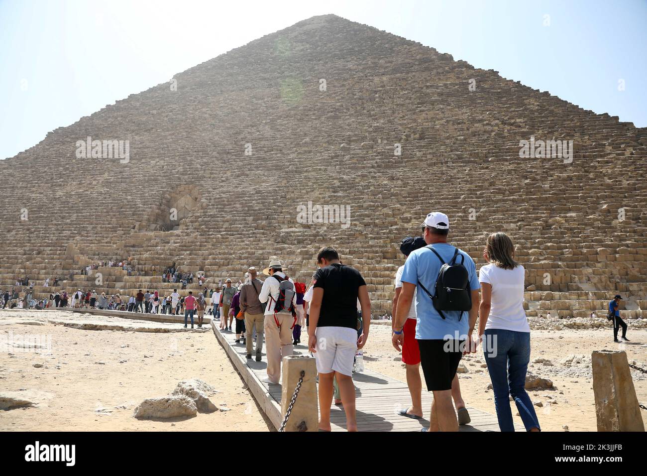 Giza, Egypt. 27th Sep, 2022. Tourists visit the Giza Pyramids scenic spot during the World Tourism Day in Giza, Egypt, Sept. 27, 2022. Egypt on Tuesday opened most of its museums and archaeological sites, including the Giza Pyramids, to visitors for free on the occasion of the World Tourism Day. Credit: Ahmed Gomaa/Xinhua/Alamy Live News Stock Photo