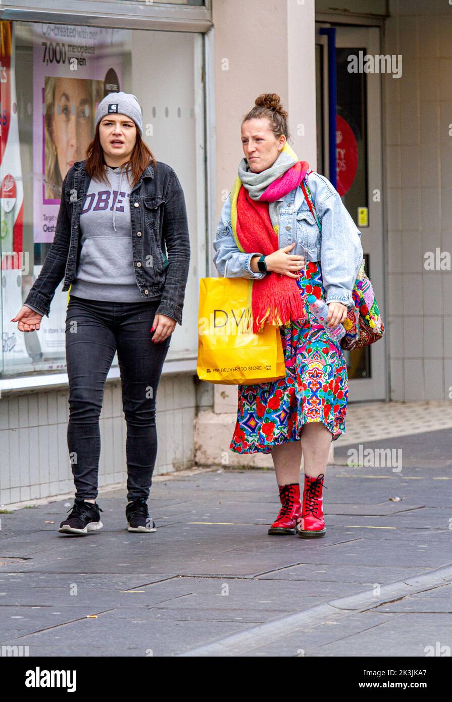 Dundee, Tayside, Scotland, UK. 27th Sep, 2022. UK Weather: Temperatures in some parts of Northeast Scotland reached 12°C on this bitterly cold Autumn day. Local trendy women are out and about shopping in Dundee city centre in late September, albeit cautiously due to the high cost of living. Credit: Dundee Photographics/Alamy Live News Stock Photo