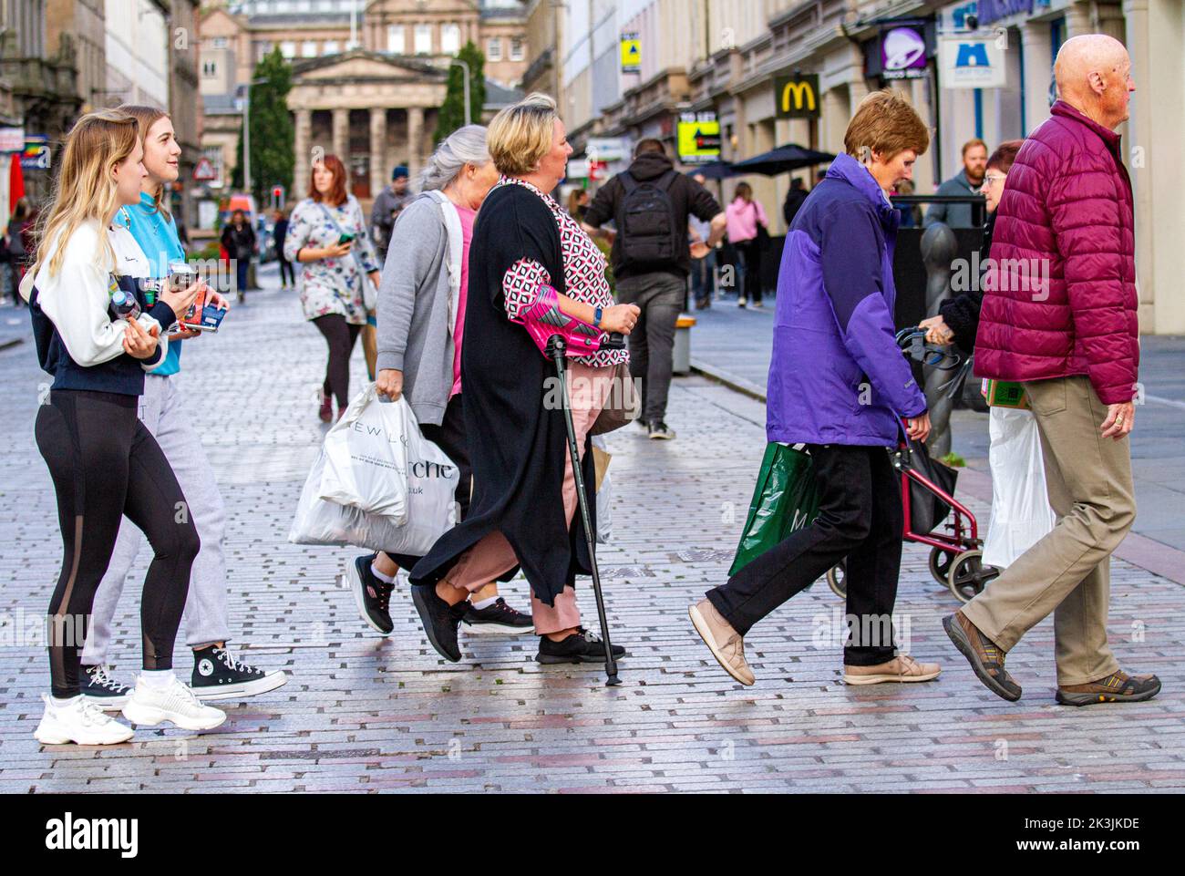 Dundee, Tayside, Scotland, UK. 27th Sep, 2022. UK Weather: Temperatures in some parts of Northeast Scotland reached 12°C on this bitterly cold Autumn day. Local trendy women are out and about shopping in Dundee city centre in late September, albeit cautiously due to the high cost of living. Credit: Dundee Photographics/Alamy Live News Stock Photo