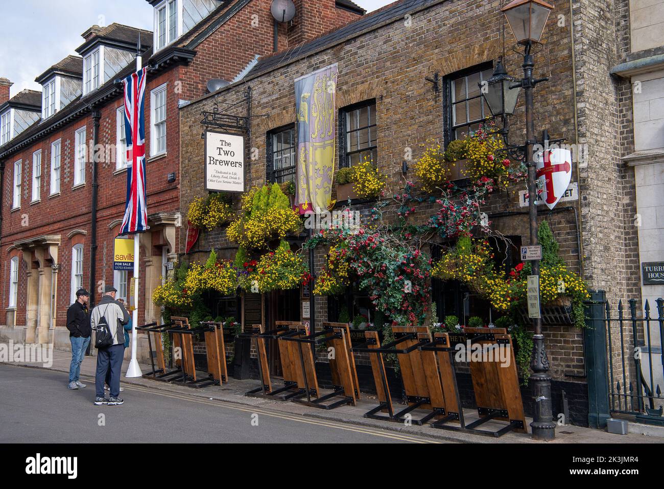 Windsor, Berkshire, UK. 27th September, 2022. A ceremonial Union Jack outside the Two Brewers pub in Park Street. Following the death of Her Majesty the Queen, the Royal Mourning period has now ended and so the ceremonial Union Jacks that had been installed around Windsor for the Royal Funeral, were being taken down today. Credit: Maureen McLean/Alamy Live News Stock Photo
