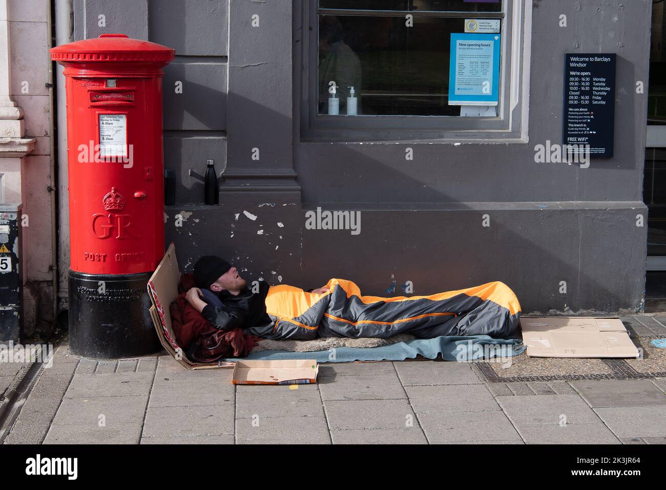 Windsor, Berkshire, UK. 27th September, 2022. A homeless man sleeps on a street outside Barclays Bank in affulent Windsor. Credit: Maureen McLean/Alamy Live News Stock Photo