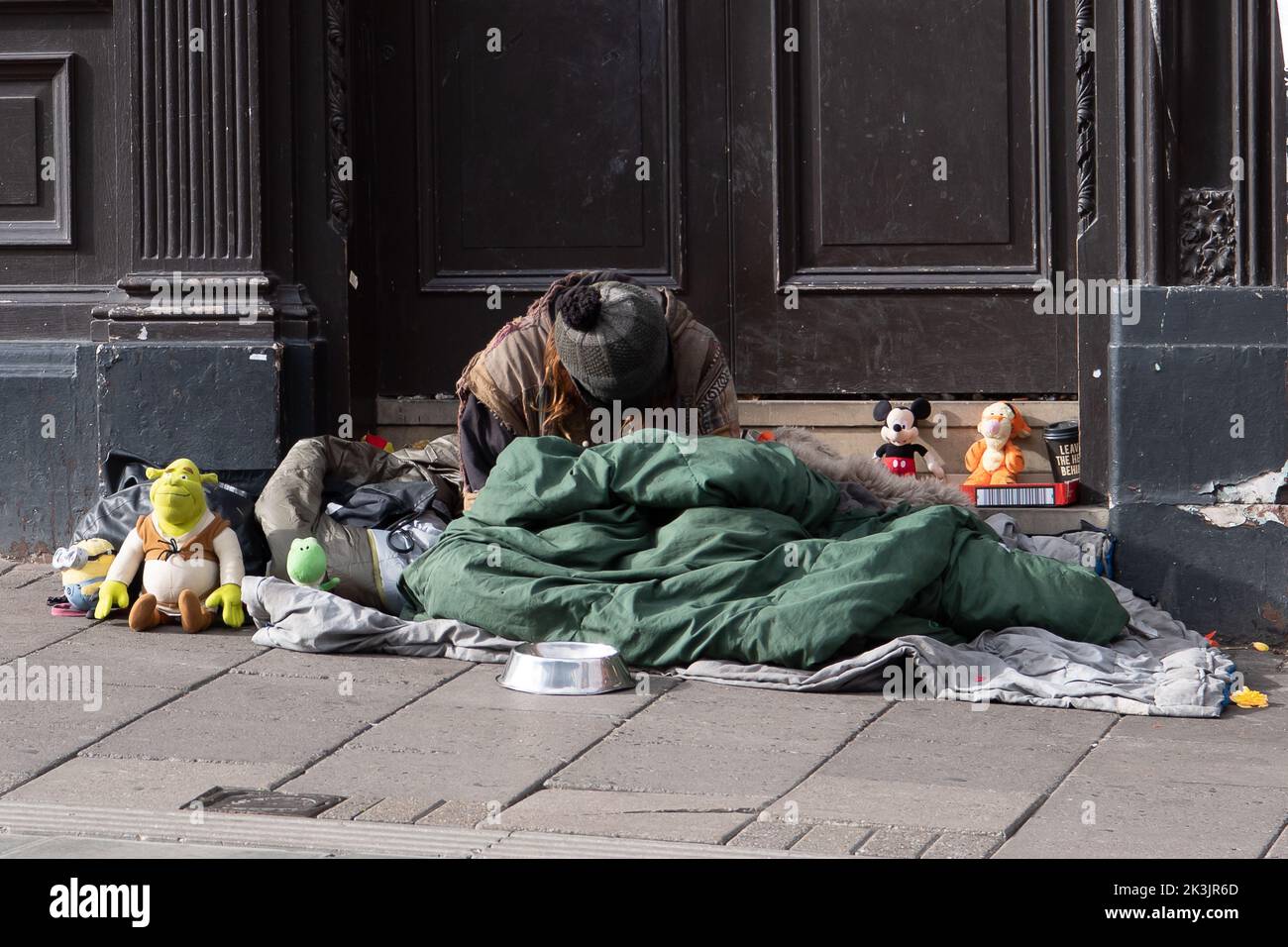 Windsor, Berkshire, UK. 27th September, 2022. A homeless man sleeps on a street outside the old Lloyds bank building in affulent Windsor. Credit: Maureen McLean/Alamy Live News Stock Photo