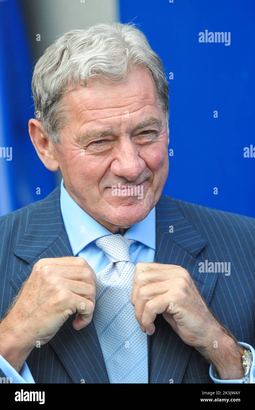 Chairman of football league hi res stock photography and images Alamy