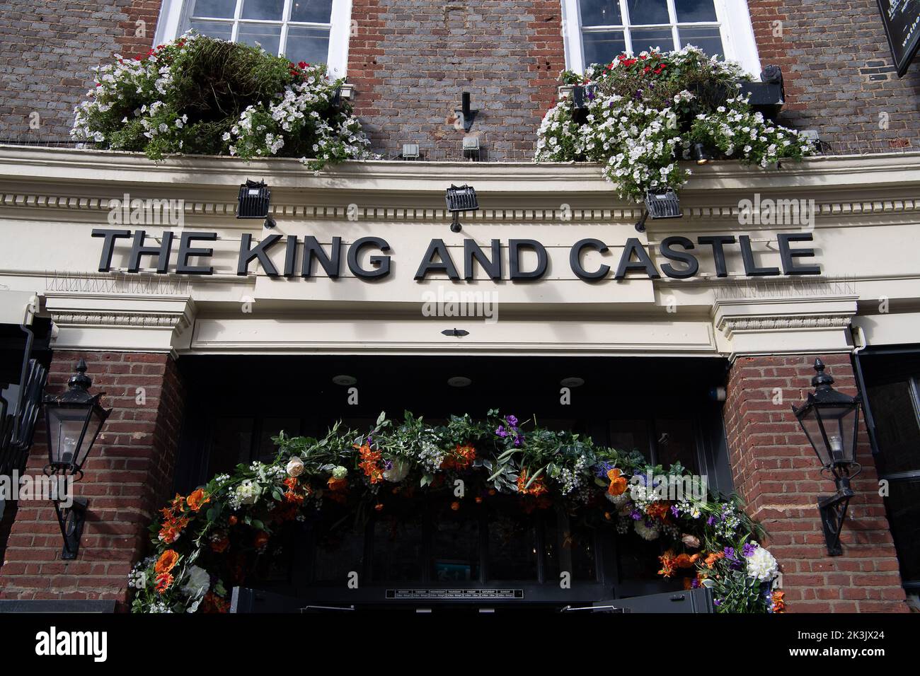 Windsor, Berkshire, UK. 27th September, 2022. The King and Castle pub in Windsor. Pub chain J D Wetherspoon have announced that they have appointed property agents Savills and CBRE to sell 32 of it pubs across the UK. The popular King and Castle is not for sale but the Hope & Champion pub in Beaconsfield, Buckinghamshire is one of the pubs listed for sale. Credit: Maureen McLean/Alamy Live News Stock Photo