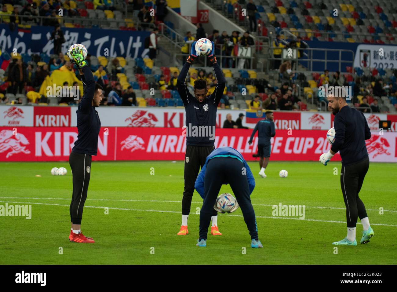 Dusseldorf, North Rhine-Westphalia, Germany. 27th Sep, 2022. Ecuadorian goalkeepers HERNAN GALINDEZ (right), ALEXANDER DOMINGUEZ (middle, back) and GONZALO VALLE (left) warm up before the Ecuador vs. Japan match in the Kirin Challenge Cup 2022 in the Merkur Spiel Arena in Dusseldorf, Germany. (Credit Image: © Kai Dambach/ZUMA Press Wire) Stock Photo