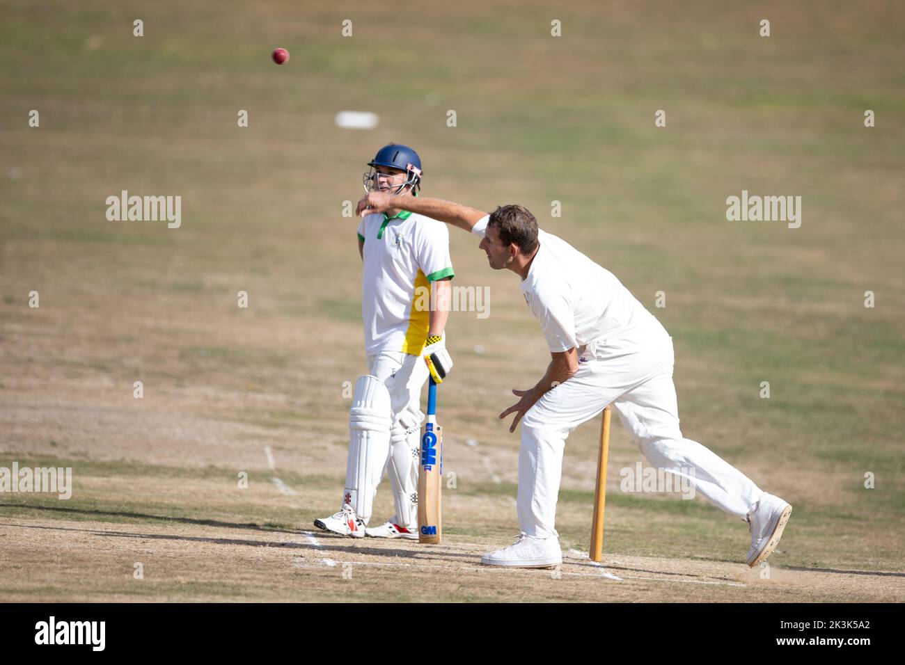 Cricket bowling & batting mens game Stock Photo Alamy