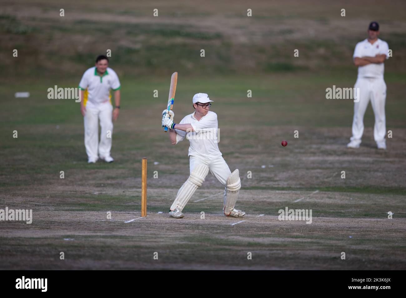 Cricket bowling & batting mens game Stock Photo Alamy