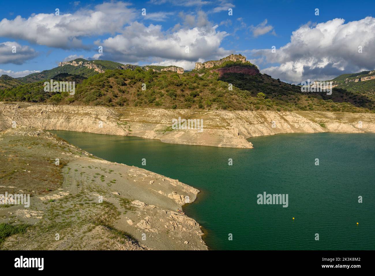 Siurana reservoir almost dry, at 8%, during the 2022 drought (Priorat,  Tarragona, Catalonia, Spain) ESP: Embalse de Siurana casi seco, al 8% en  2022 Stock Photo - Alamy, image size:1300x957