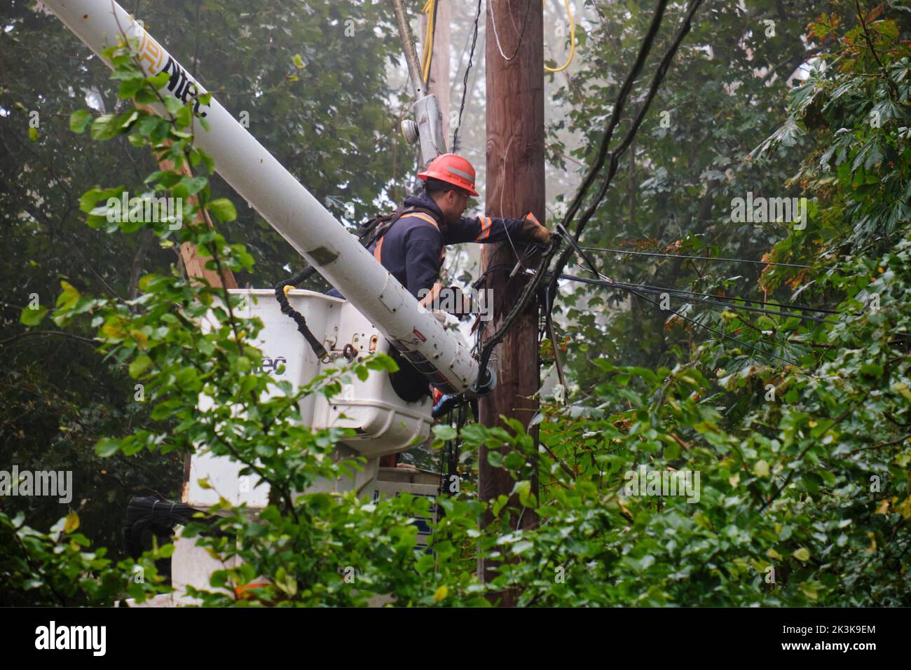 Halifax, Nova Scotia, Canada. September 27th, 2022. NS Power crews at work reattaching a broken electrical pole in Halifax. With over one quarter of the population of the Province still out of power for now more than 3.5 days the long and slow process of repairing the grid continues after the passage of Hurricane. Yesterday the province announced a $100 per household support for those who have lost power for over 48 hours. Credit: meanderingemu/Alamy Live News Stock Photo