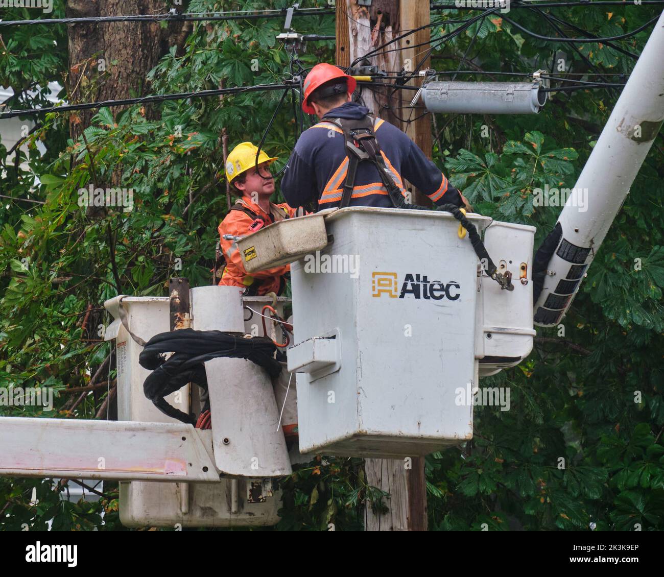 Halifax, Nova Scotia, Canada. September 27th, 2022. NS Power crews at work reattaching a broken electrical pole in Halifax. With over one quarter of the population of the Province still out of power for now more than 3.5 days the long and slow process of repairing the grid continues after the passage of Hurricane. Yesterday the province announced a $100 per household support for those who have lost power for over 48 hours. Credit: meanderingemu/Alamy Live News Stock Photo