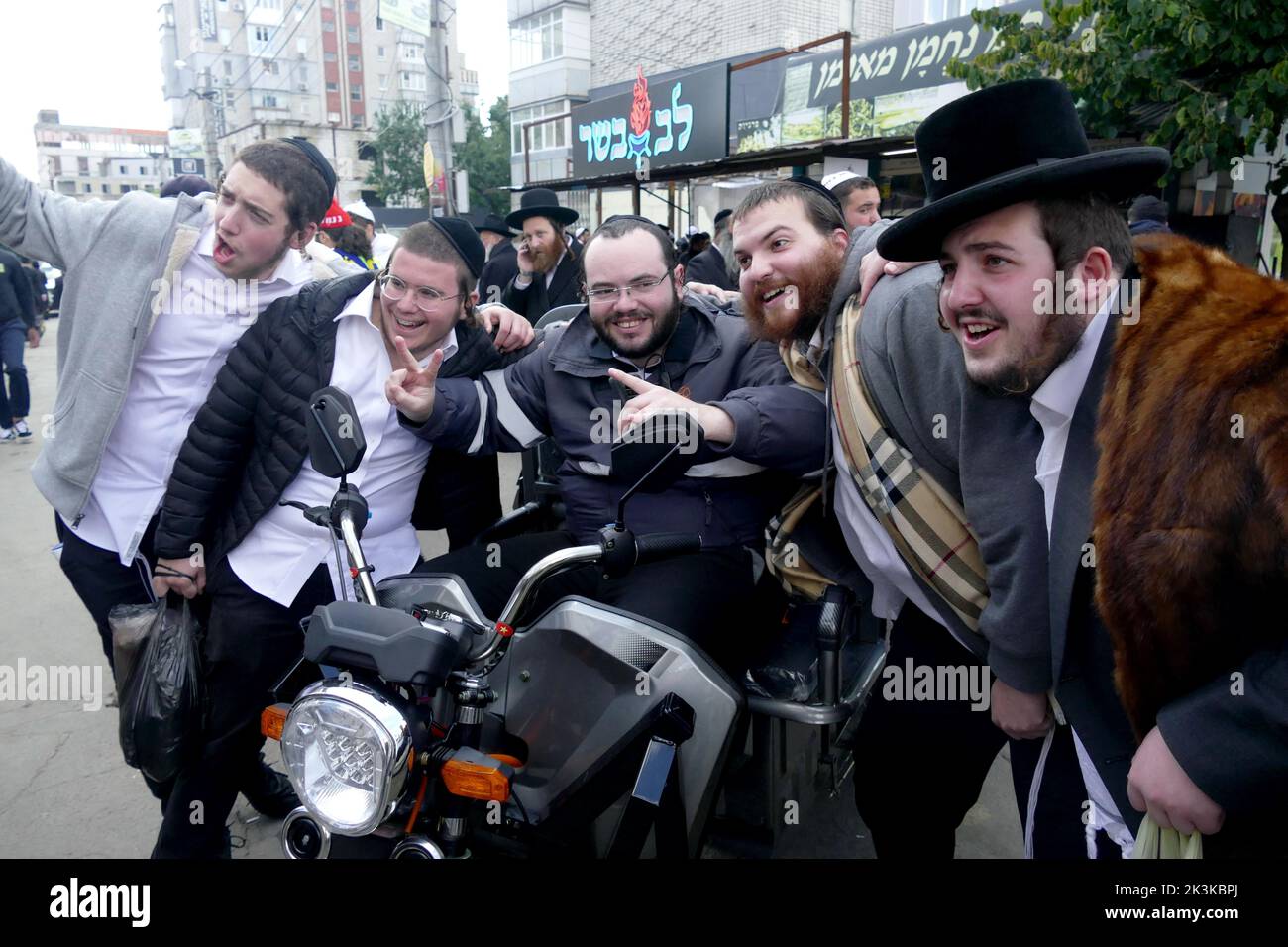 UMAN, UKRAINE - SEPTEMBER 25, 2022 - Hasidic pilgrims rejoice on the streets before the celebration of Rosh Hashanah, or the Jewish New Year, Uman, Ch Stock Photo