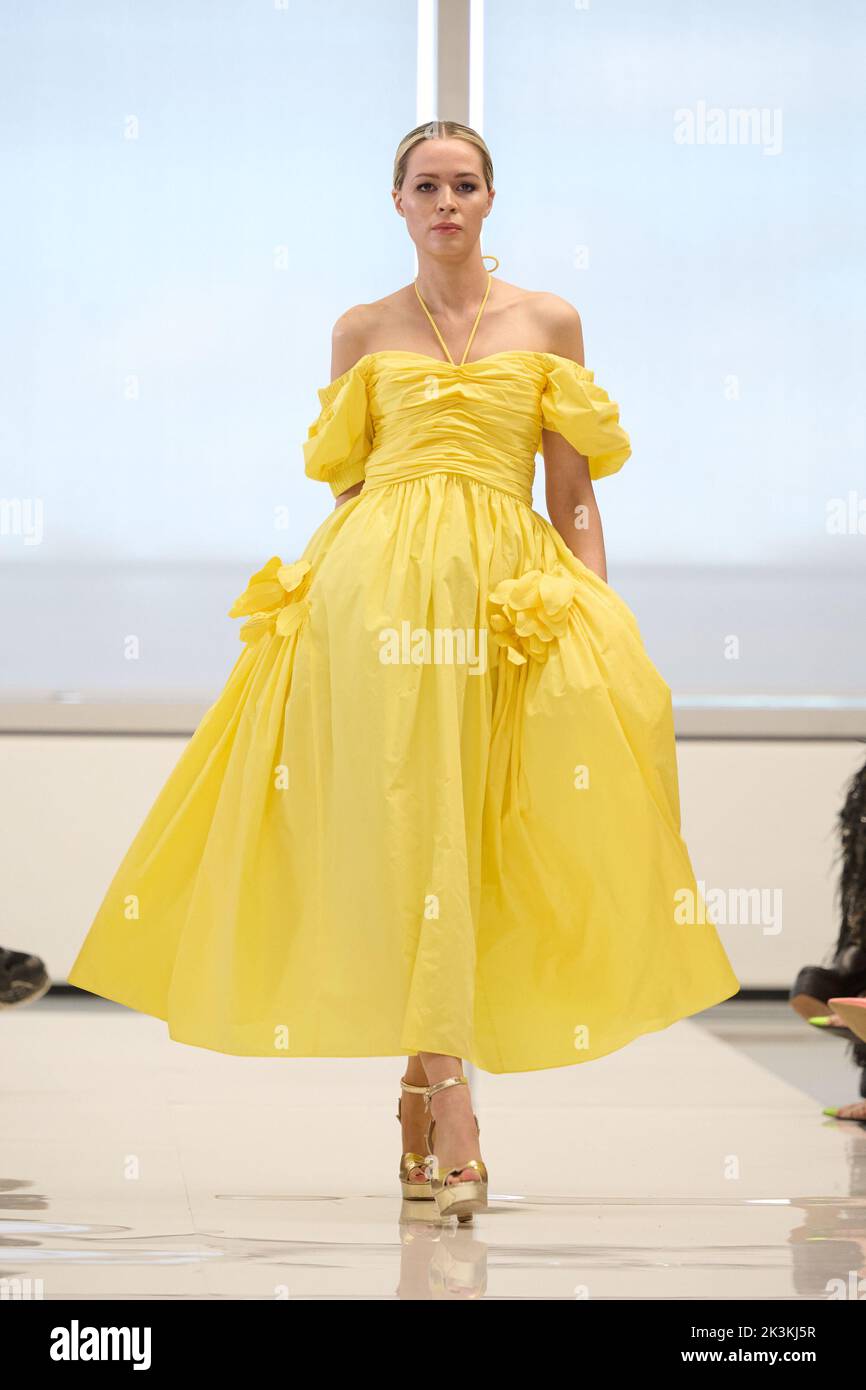 London, UK . 27 September, 2022 . Olivia Arben pictured on the catwalk