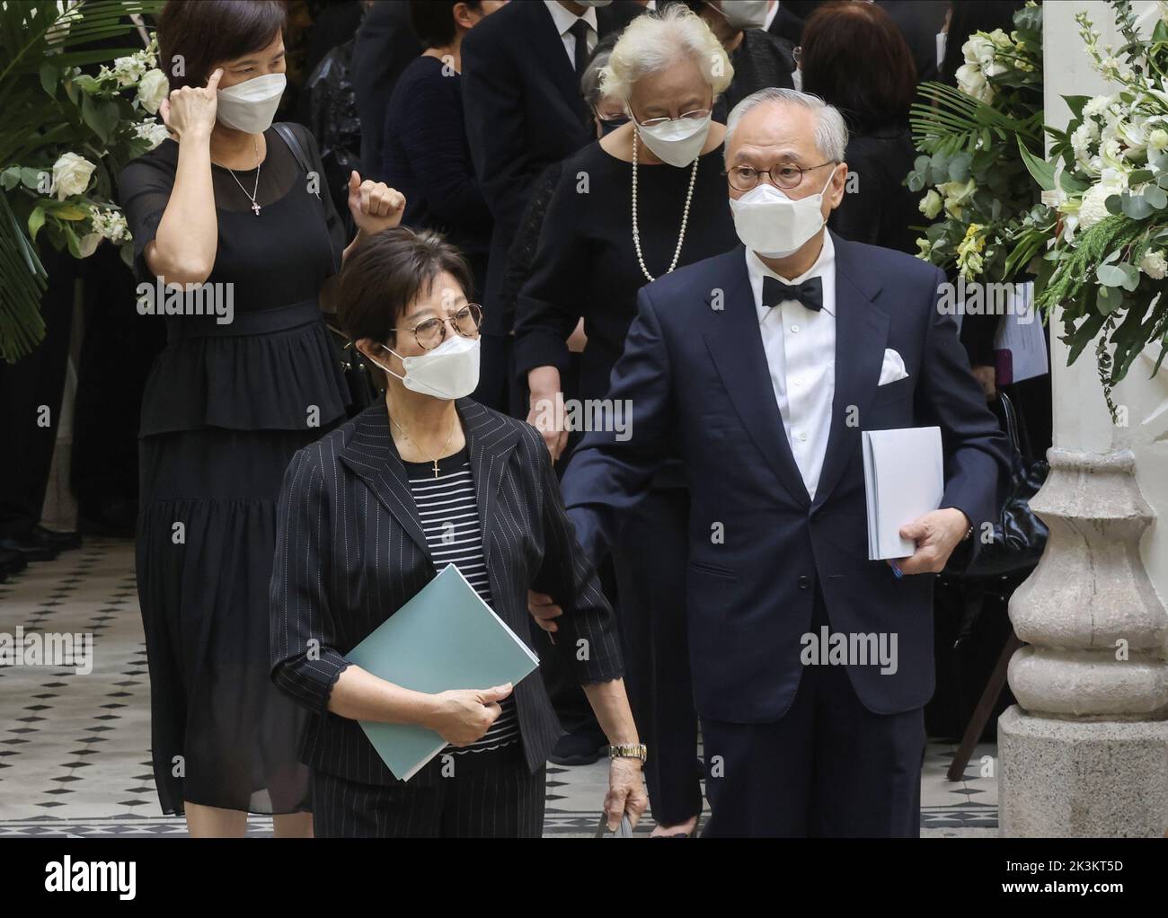 Former Chief Executive Donald Tsang Yam-kuen and his wife Selina Tsang Pau Siu-mei attending the funeral service for former HSBC banker Vincent Cheng Hoi-chuen, at St. John's Cathedral in Central. 21SEP22 SCMP / Jonathan Wong Stock Photo
