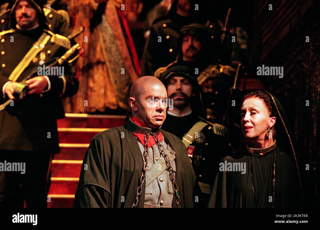 Jonathan Summers (Amonasro), Josephine Barstow (Aida) in AIDA by Giuseppe Verdi at Opera North, Grand Theatre, Leeds, England 12/09/1997 libretto: Antonio Ghislanzoni conductor: Giuliano Carella direction & design by Philip Browse choreography: Geoffrey Cauley lighting: Gerry Jenkinson Stock Photo