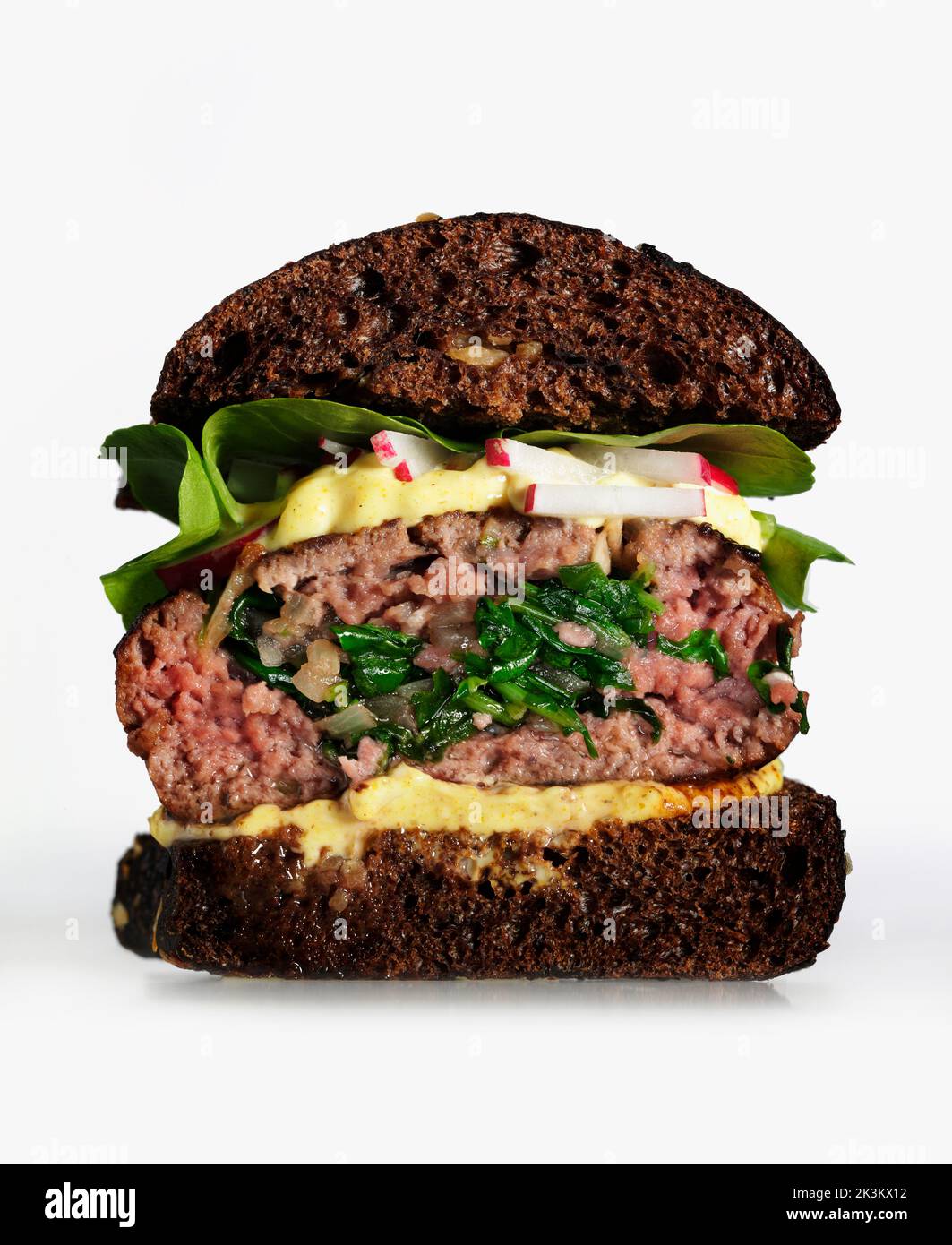 https://c8.alamy.com/comp/2K3KX12/lamb-burger-sliced-in-half-2K3KX12.jpg