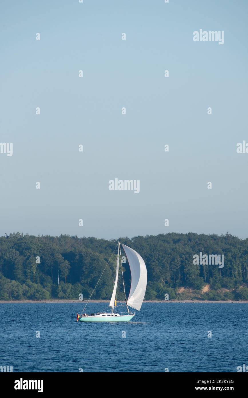 Segelboot auf der Ostsee in der Eckernförder Bucht, Schleswig-Holstein, Deutschland Stock Photo