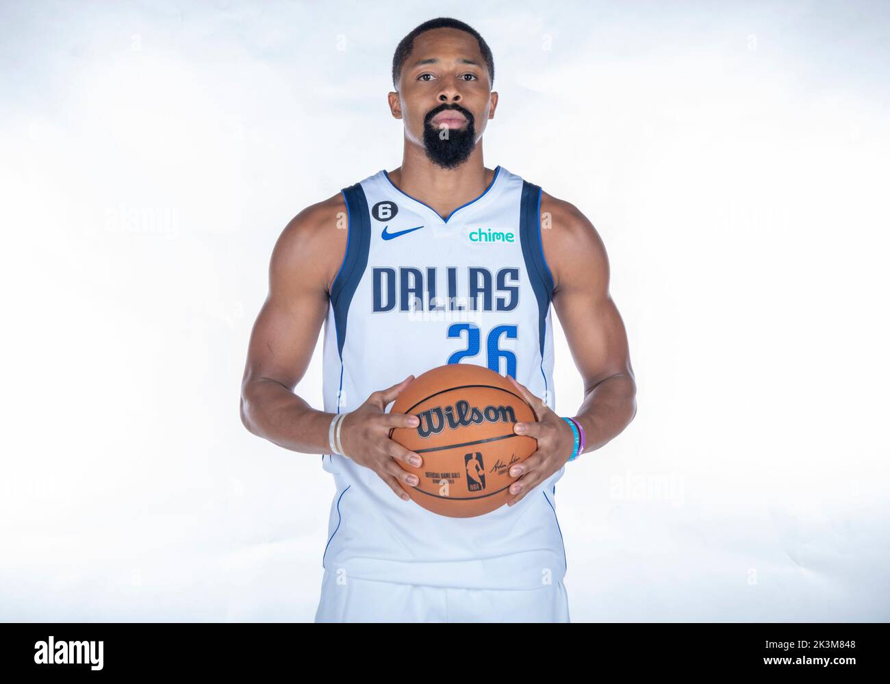 Dallas, TX, USA. 26th Sep, 2022. Dallas Mavericks guard Spencer Dinwiddie #26 poses during the Dallas Mavericks Media Day held at the American Airlines Center in Dallas, TX. Credit: csm/Alamy Live News Stock Photo
