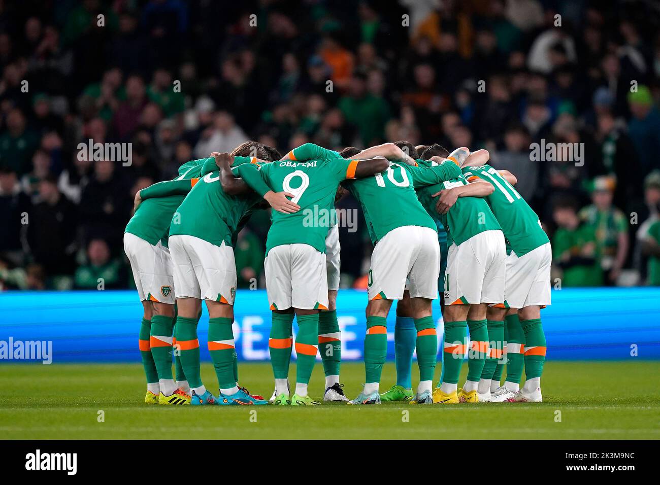Republic of Ireland players huddle up before the UEFA Nations League match at the Aviva Stadium in Dublin, Ireland. Picture date: Tuesday September 27, 2022. Stock Photo