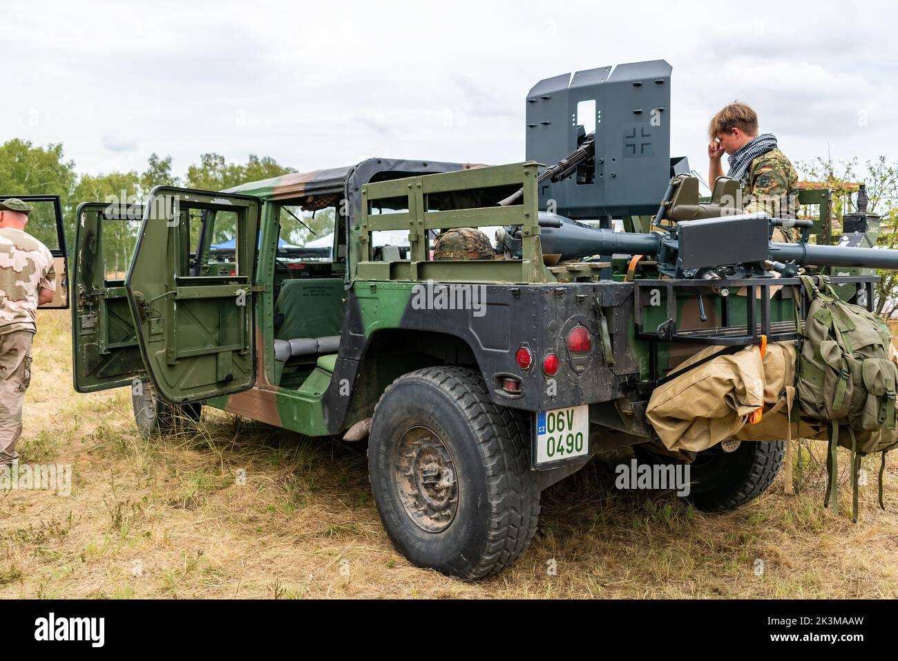 Hummer h1 hi-res stock photography and images - Alamy
