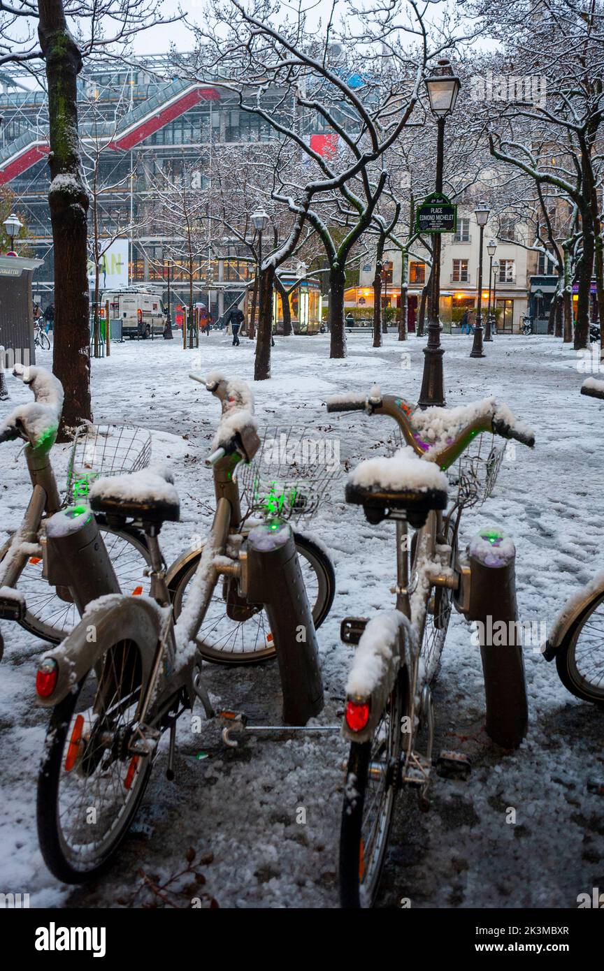 Paris, France,  Velib Public Sharing Bicycles, Parked near Beaubourg Museum, in Winter Snow Scenic Stock Photo