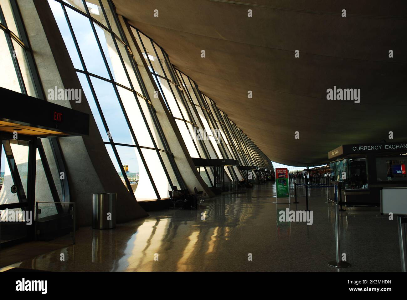 The interior of the Main Terminal Building of Dulles International