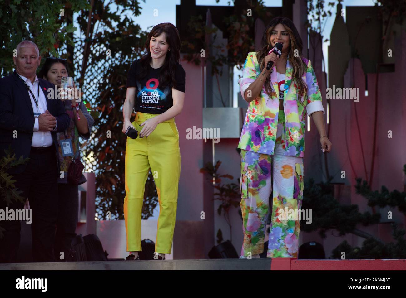 (L-R) Rachel Brosnahan and Priyanka Chopra Jonas at the 2022 Global