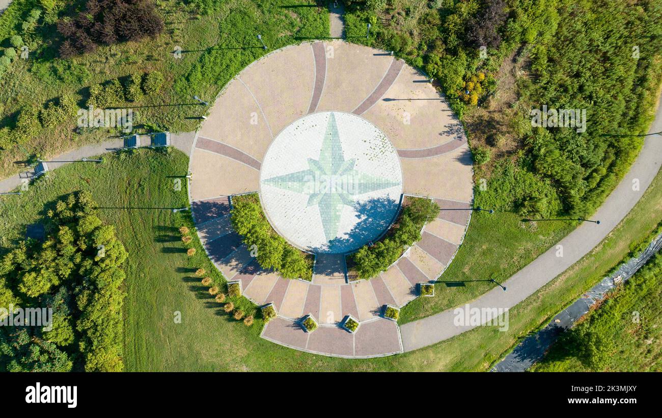 An aerial view of a green park by a lake Stock Photo - Alamy