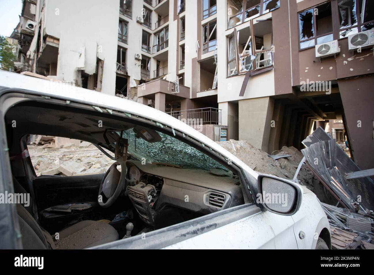 Kyiv, Ukraine. 29th Apr, 2022. Car parked near an apartment building destroyed in a military strike amid Russia's invasion of Ukraine in Kyiv. (Photo by Oleksii Chumachenko/SOPA Images/Sipa USA) Credit: Sipa USA/Alamy Live News Stock Photo