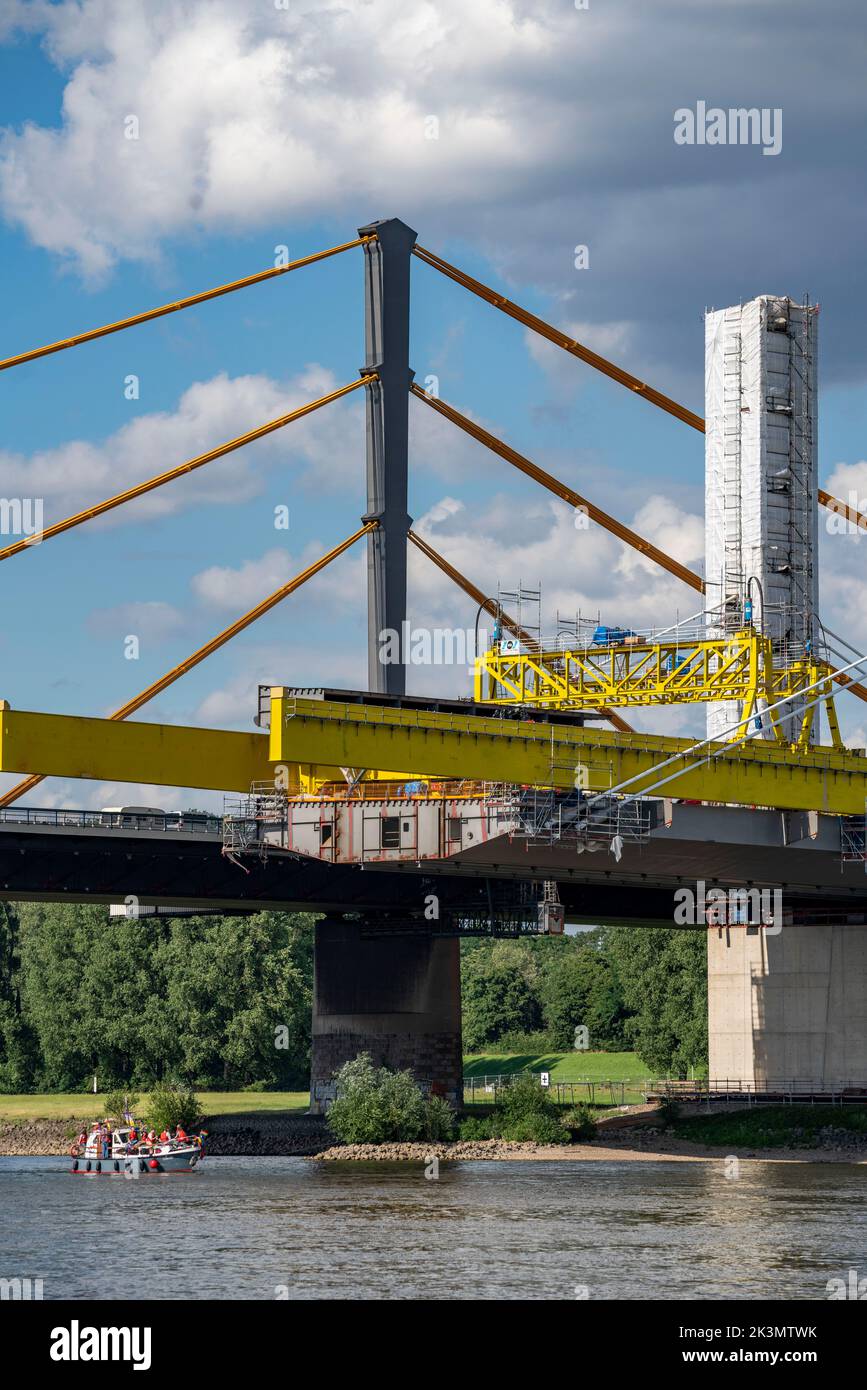 New construction of the Neuenkamp motorway bridge on the A40, over the Rhine near Duisburg, free cantilever assembly of the main bridge span, the new Stock Photo