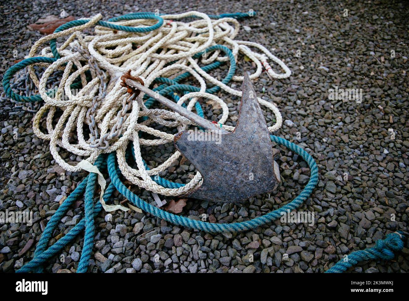 The boat anchor chain and ropes on the rocky shore Stock Photo Alamy