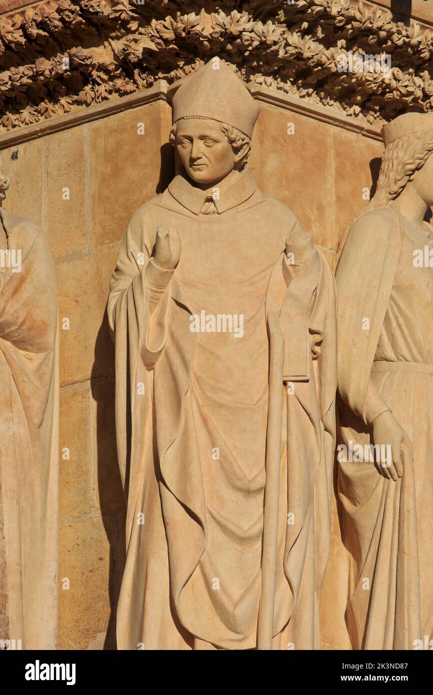 Statue of Bishop Saint Rigobert at the North portal of the West facade of Reims Cathedral (a UNESCO World Heritage Site) in Reims (Marne), France Stock Photo