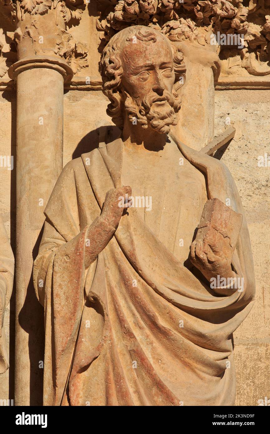 Statue of Saint Jocond at the North portal of the West facade of Reims Cathedral (a UNESCO World Heritage Site) in Reims (Marne), France Stock Photo